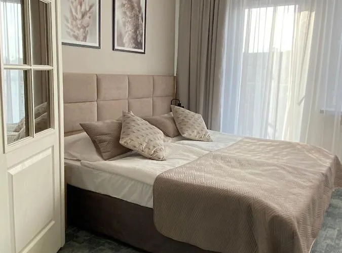 Senator 115m2 Bed and Breakfast Κατοβίτσε